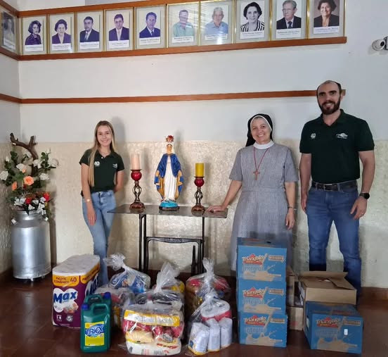 CAMDA doa materiais de limpeza, higiene e alimentos ao Asilo