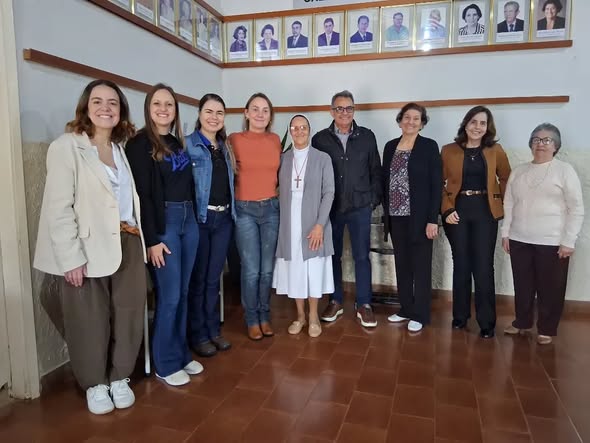 Empresa Ball visita o Asilo Pio XII