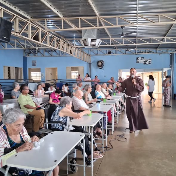 Frei André traz palestra sobre Missão aos idosos e colaboradores
