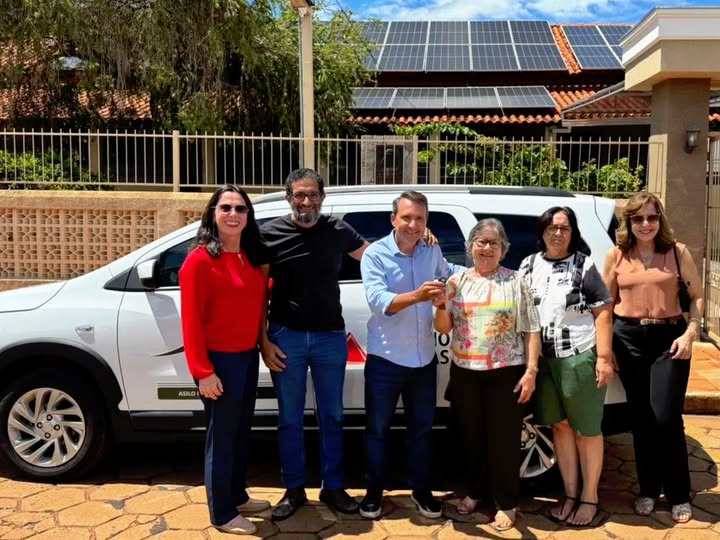 Deputado Arnaldo Silva destina veículo 0 km de 7 lugares ao Asilo